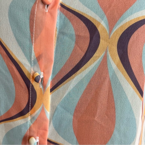 Retro Patterned Button-Up Shirt - Picture 9 of 9